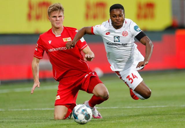 利跨过前两 利跨过前两